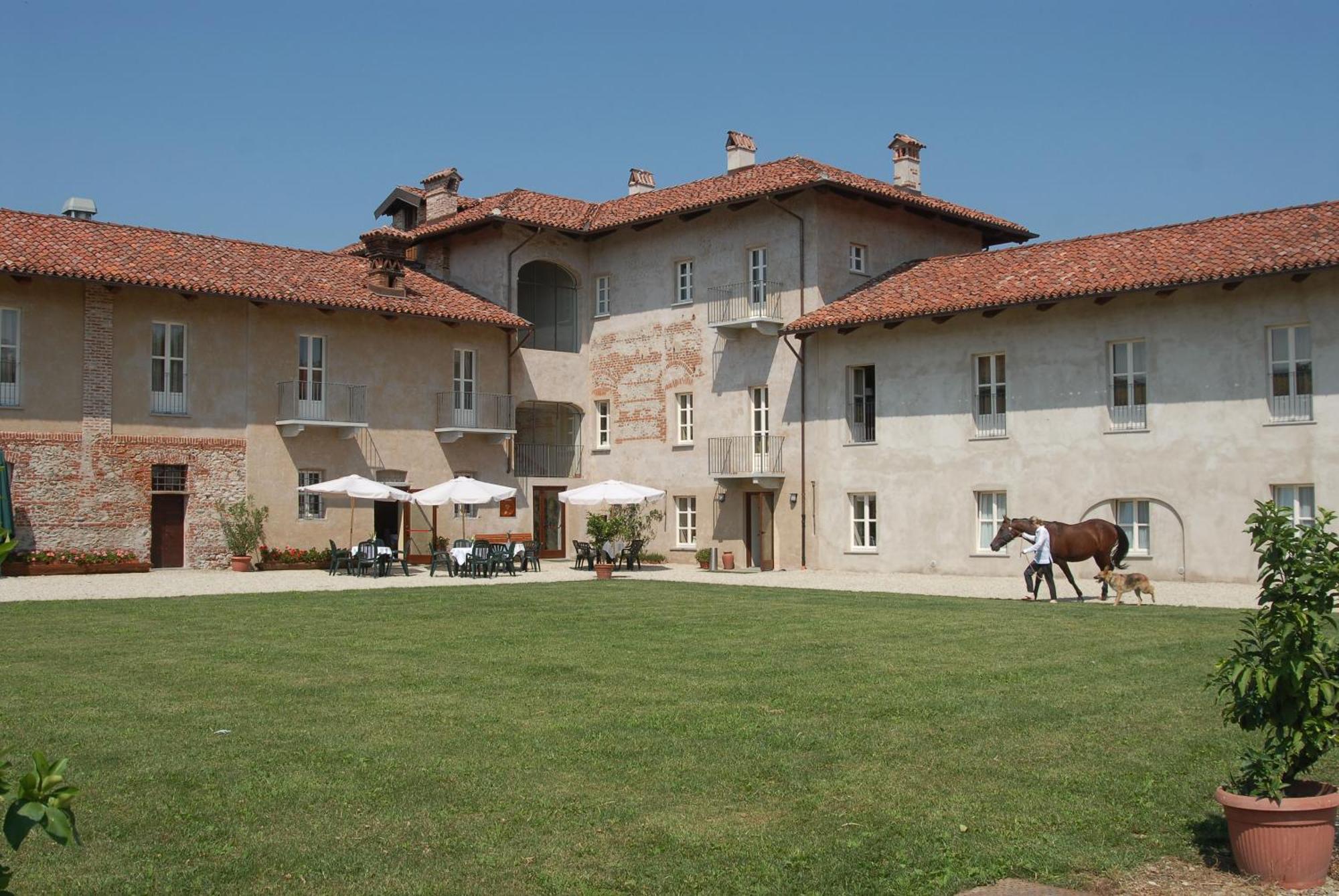 Hotel Antico Podere Propano 살루초 외부 사진