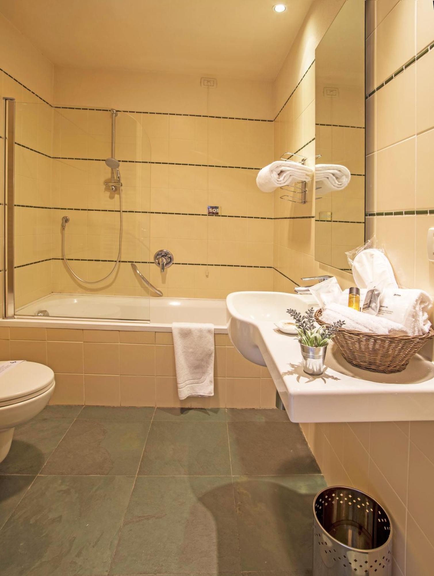 Hotel Antico Podere Propano 살루초 외부 사진