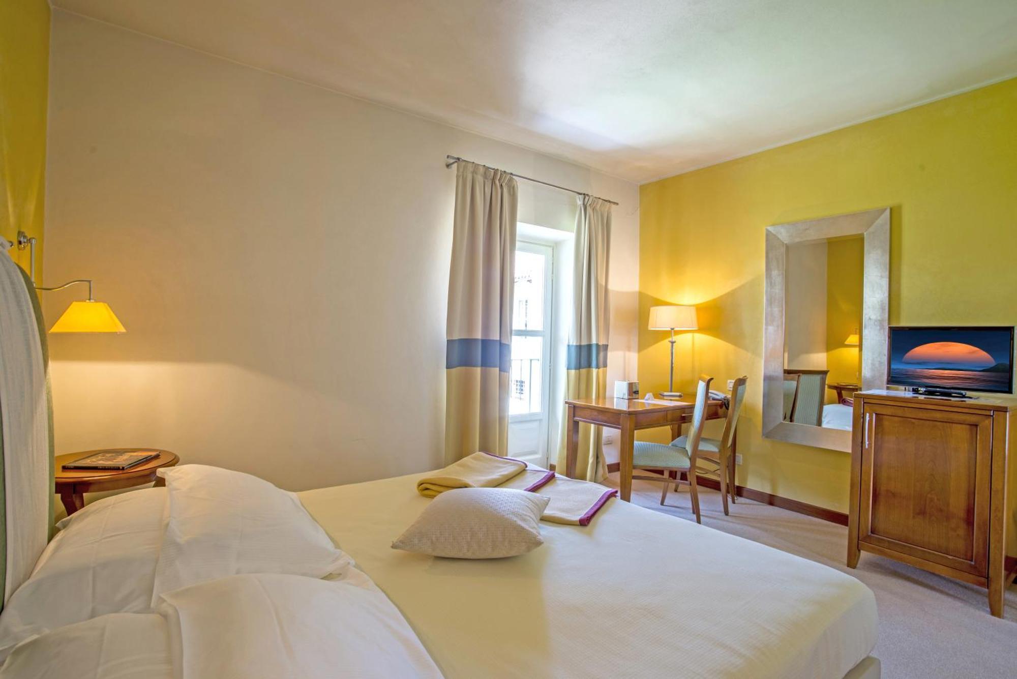 Hotel Antico Podere Propano 살루초 외부 사진
