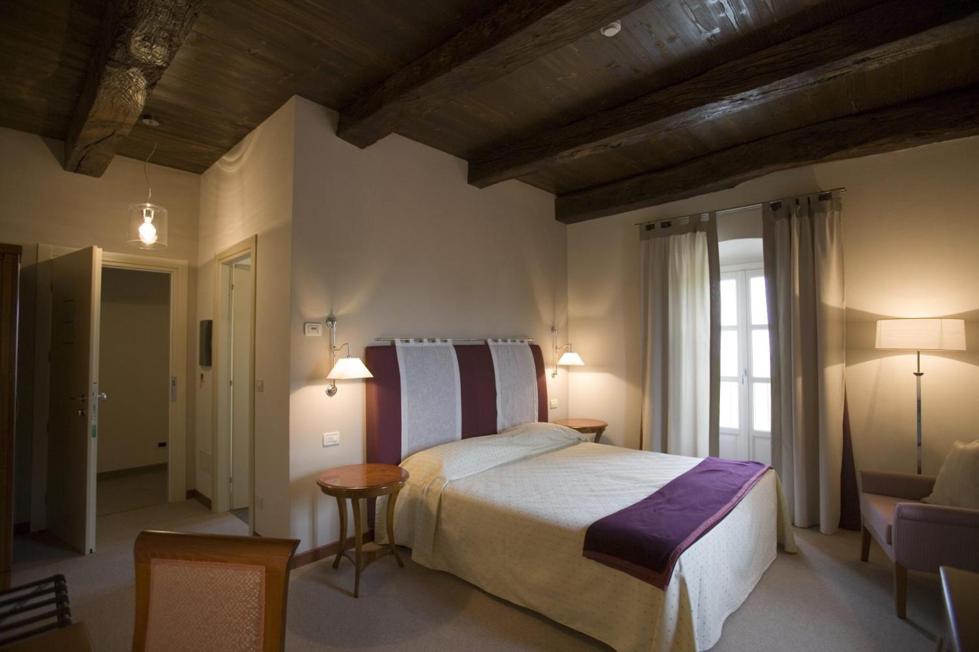 Hotel Antico Podere Propano 살루초 외부 사진