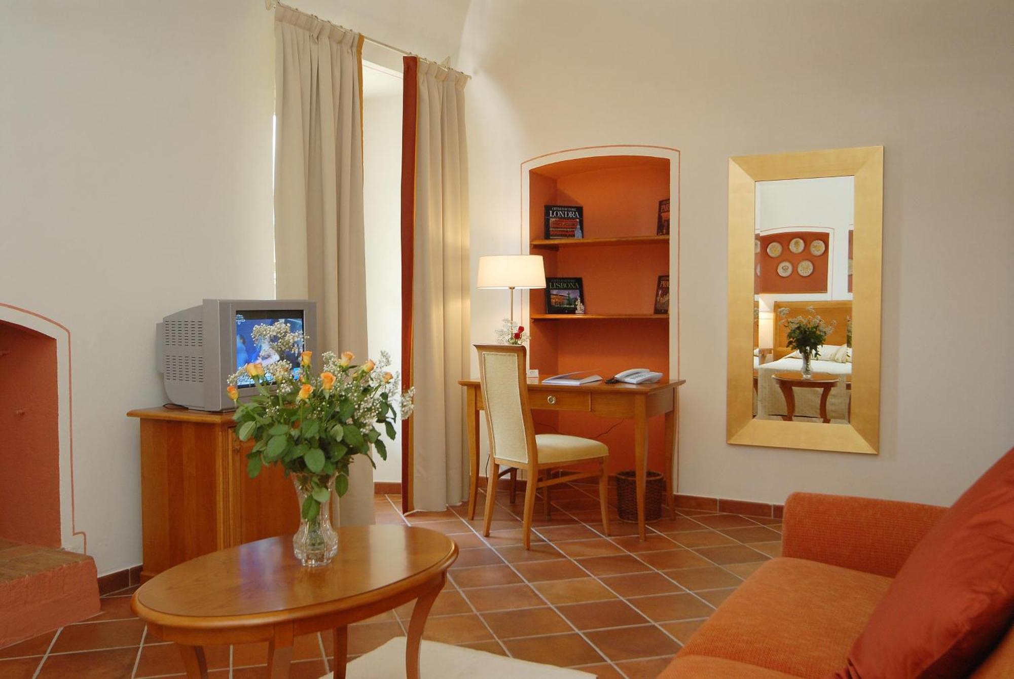 Hotel Antico Podere Propano 살루초 외부 사진