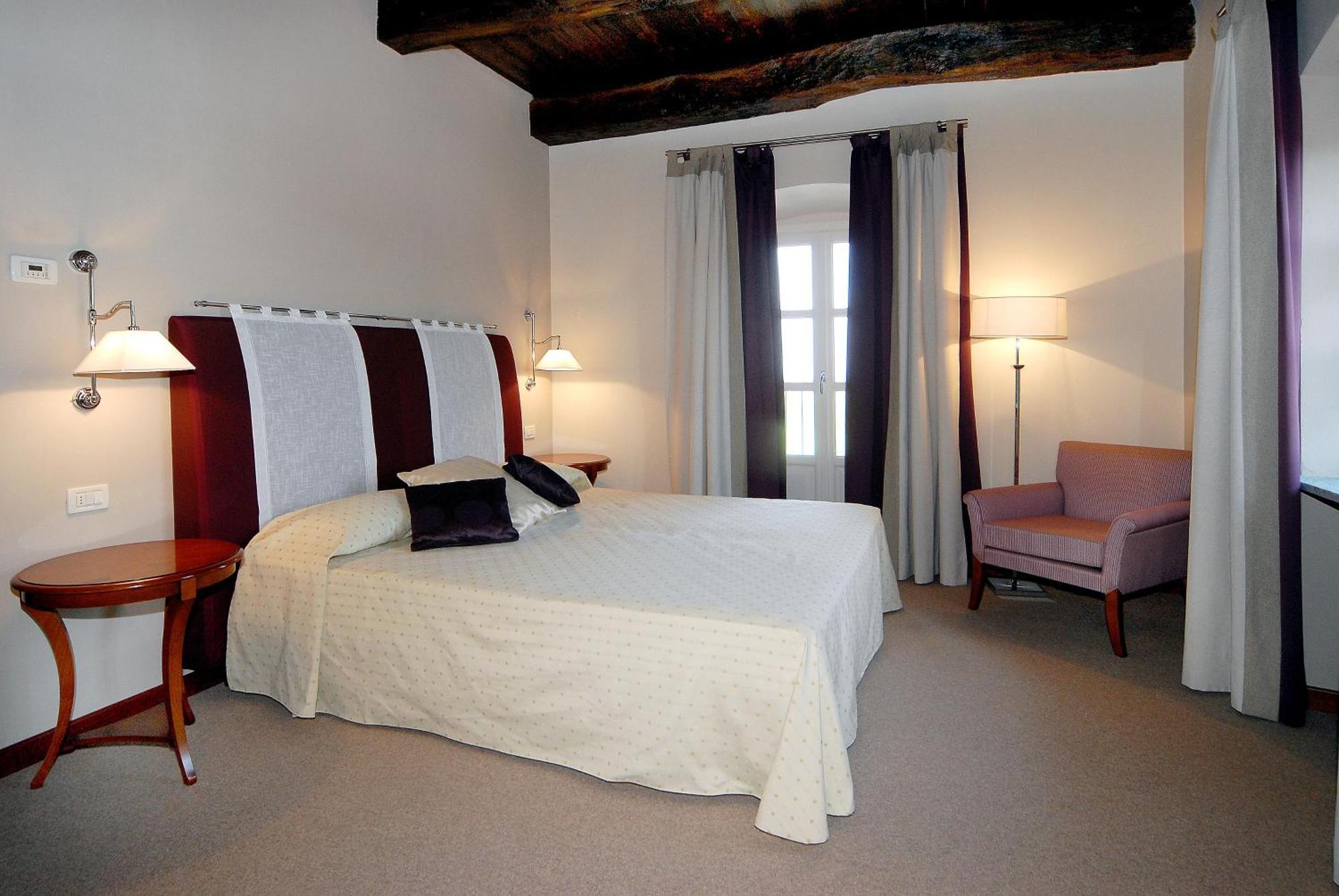 Hotel Antico Podere Propano 살루초 외부 사진