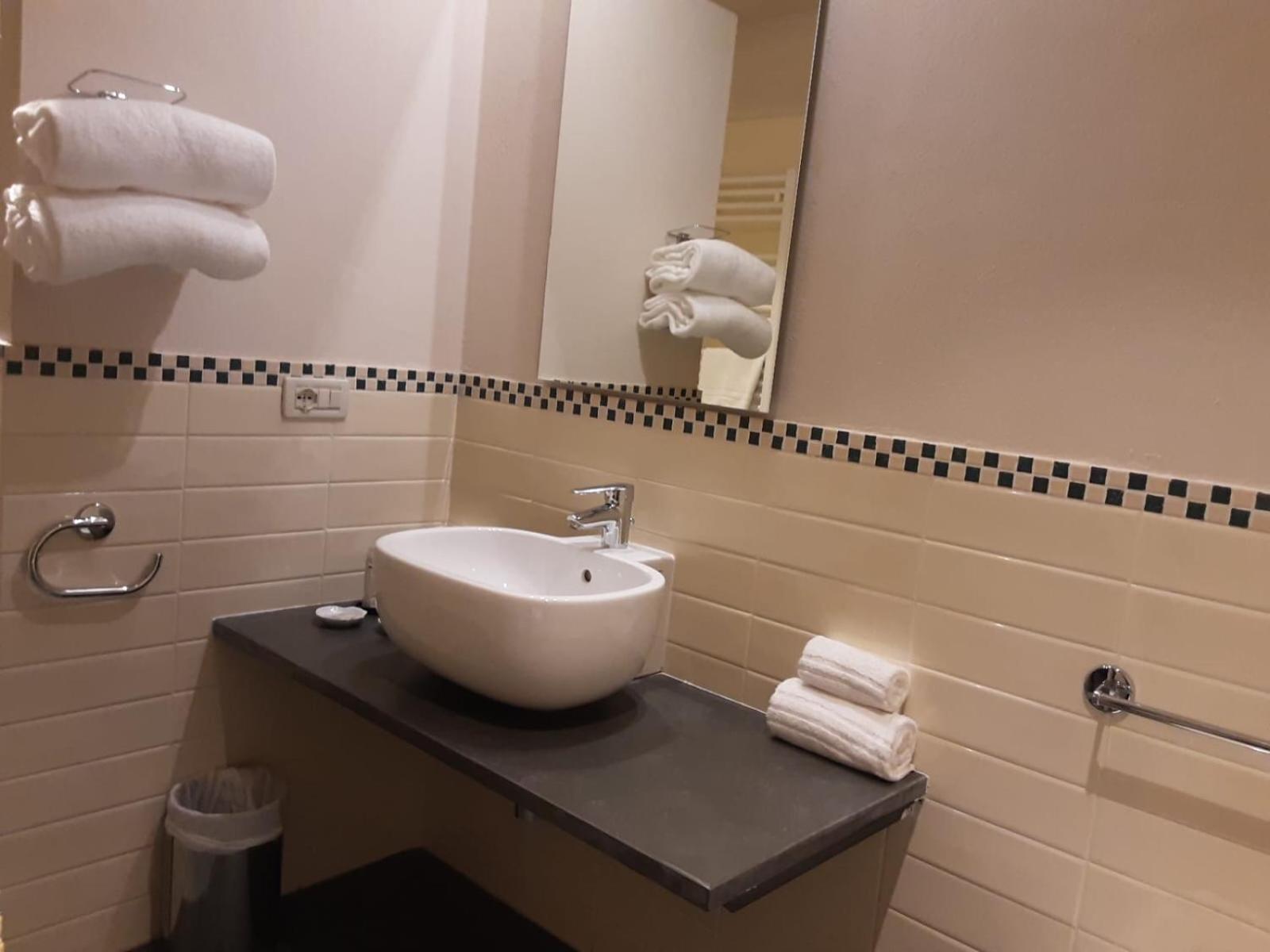 Hotel Antico Podere Propano 살루초 외부 사진