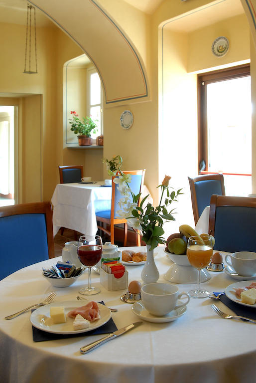 Hotel Antico Podere Propano 살루초 외부 사진