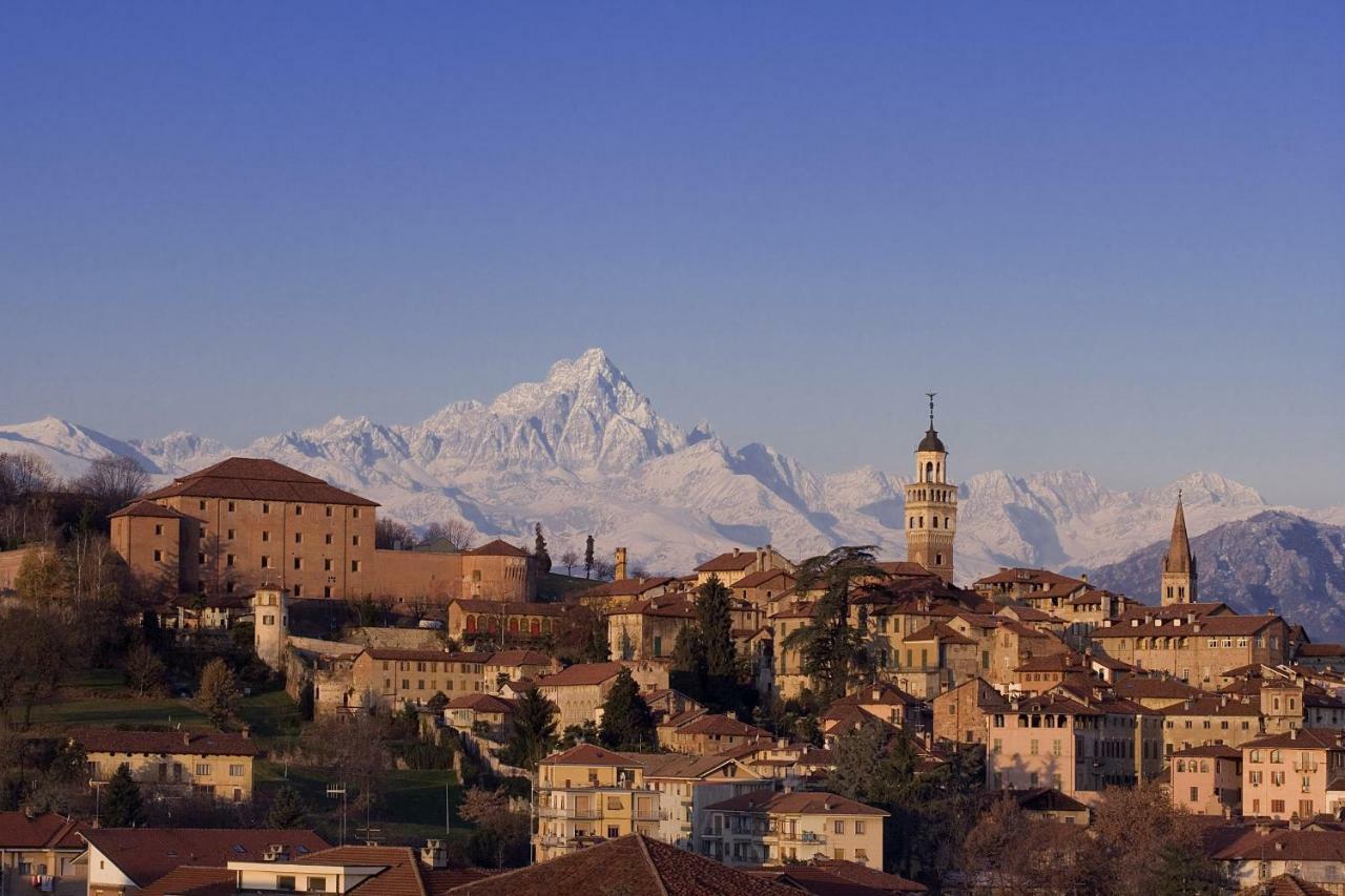 Hotel Antico Podere Propano 살루초 외부 사진